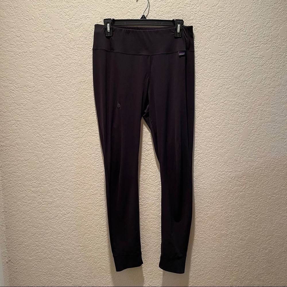 Patagonia women black lightweight Capilene base layer leggings, size M